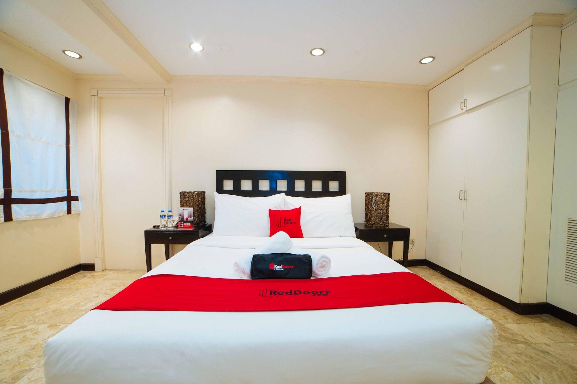 Reddoorz Premium Near Greenbelt Makati - Vaccinated Staff Makati City Exterior foto