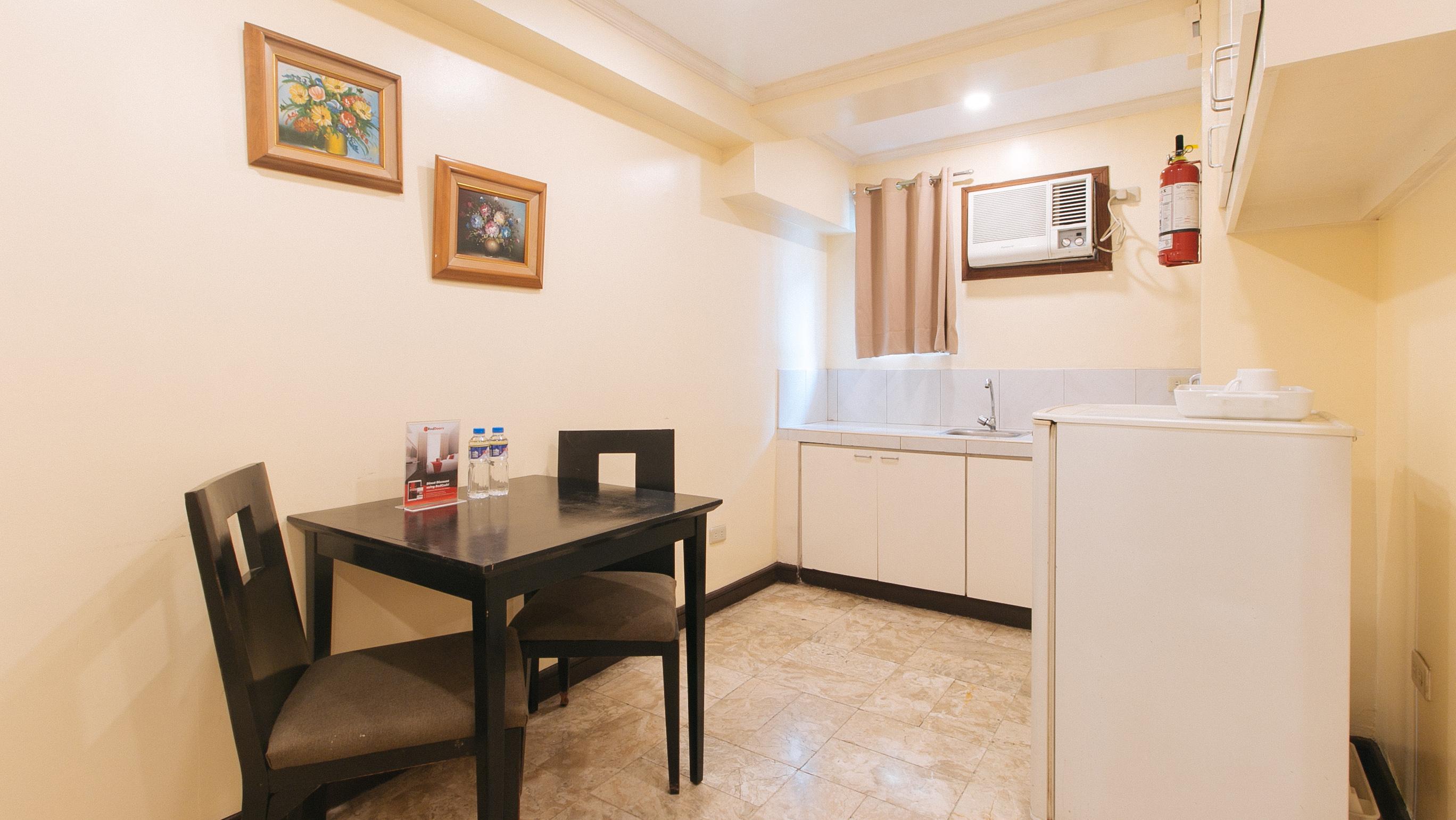 Reddoorz Premium Near Greenbelt Makati - Vaccinated Staff Makati City Exterior foto