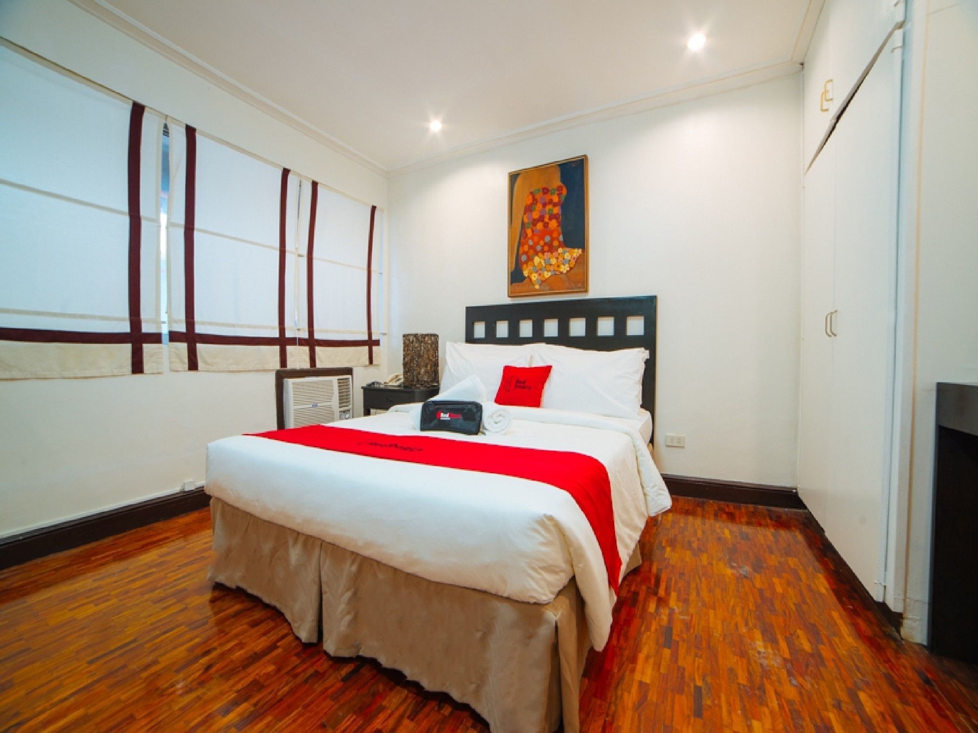 Reddoorz Premium Near Greenbelt Makati - Vaccinated Staff Makati City Exterior foto